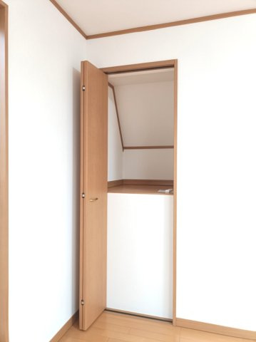 【洋室約7.5帖　収納】