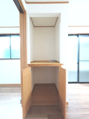 【DK約7.0帖　収納】　空間を有効活用したカウンター収納を設置。