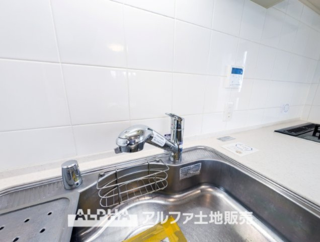 【Water　cleaner】　◆浄水器◆蛇口から流れ出すお水はクリーンでいつも楽しめます。また浄水器内臓シャワー混合栓なので場所取らずのスッキリとしたスタイルです。