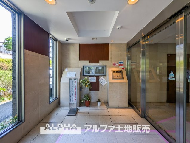 【lobby】　◆ロビー◆共用部は管理の行き届いた綺麗なスペース。いつも明るく家族を、来客を出迎えてくれる大切な場所です。