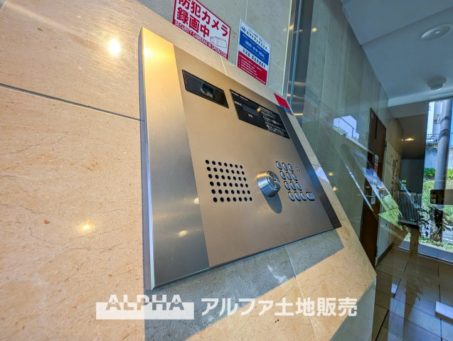 【Auto　lock】　◆オートロック◆不要なセールスや不審者をシャットアウトし静かで快適なシステムは私達に恙ないライフスタイルを与えてくれます。