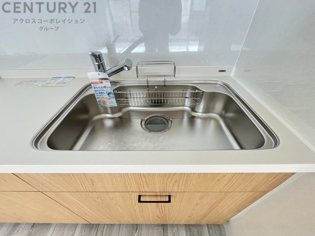 大きなシンクでお鍋などの大きな調理器具を洗う際にも便利です。