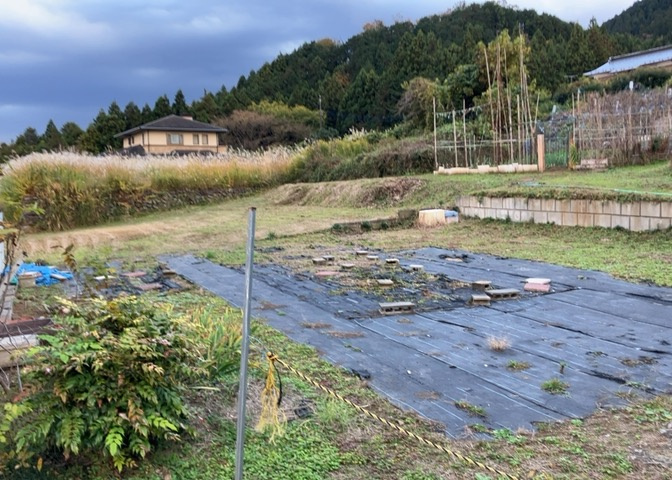 家を建てる前提で土地を探している場合、地盤の丈夫さは譲れない条件の一つです。地盤が脆弱だと追加工事が必要となります。また、過去に地盤沈下や液状化現象を起こした土地は、できるだけ避けた方がいいでしょう。