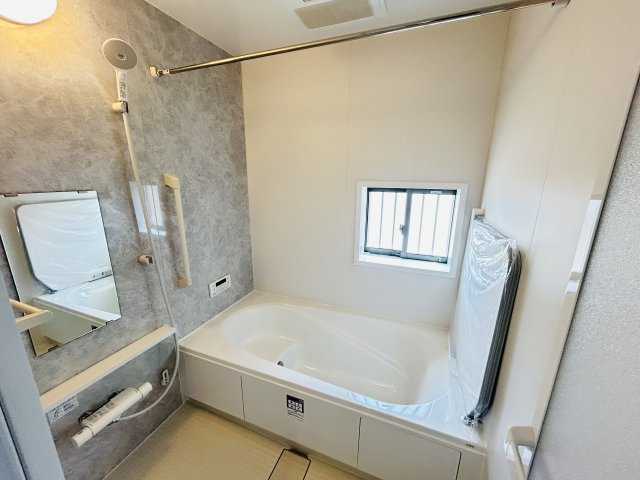 現地写真　乾燥・暖房・涼風と充実の内容！お風呂に入る前に暖房をつけておけば、寒い嫌な思いはしません。         　