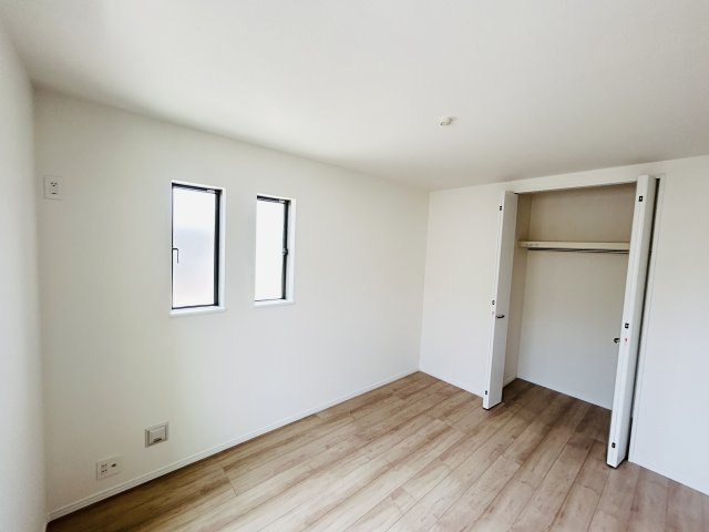 現地写真　それぞれのお部屋に収納スペースがあるのでお片付け上手で室内もスッキリ♪       　　      　