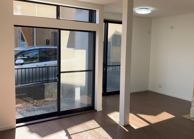 リビングの間取りの種類は大きくわけてリビングとダイニングが別になっているタイプ、リビングダイニング一体型です。どちらも一長一短ですので、家を選ぶ時はその両面をチェックして決めるようにしましょう。