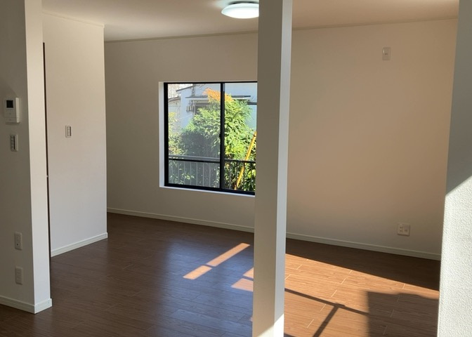 直線タイプはLとDKを一直線に並べた形で対面キッチンのタイプです。一般的なのでよく見かけるかもしれません。直線タイプに似た直接アイランドタイプは、キッチンとダイニングの間に壁がない分広く感じられます。