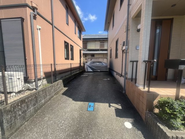 普通車2台駐車できます。
