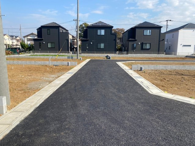 【東松山市和泉町4号棟　前面道路】幅員4.5ｍです。(2025.06.09撮影)