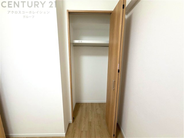衣類やアクセサリー、小物類の収納が便利で整理整頓がしやすく、部屋の美観を保ちつつ、スペースを最大限に活用できます。衣服のしわやダメージを防ぎ、長持ちさせることができます。