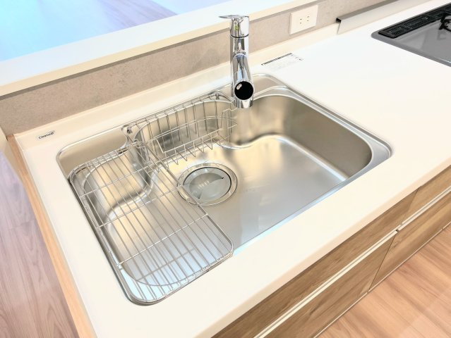 ◆広々したキッチンシンク。洗い物が多い時にも快適にご利用いただけます。