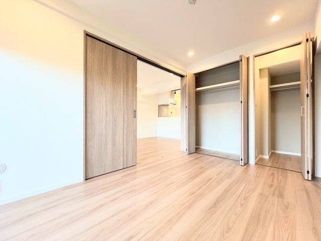◆気持ちの良い風が室内へ入り込む居室。家具を配置しても広々ご利用いただけます！！