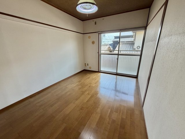 個人の部屋や寝室として使える洋室です