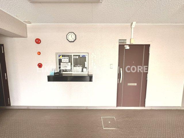 受付はマンションコンシェルジュがいる場合もあれば、管理人が滞在する小部屋を総称して呼ぶことがあります。