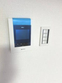 TVモニターがあることで、直接ドアを開ける手間やリスクを避け、安心して生活できます。