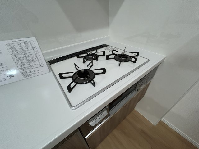 3口ガスコンロで同時料理ができるので時短になります。