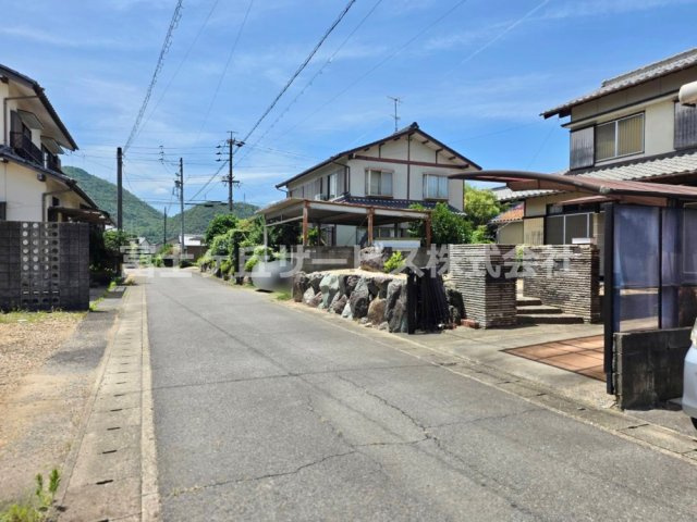 前面道路含む現地写真です