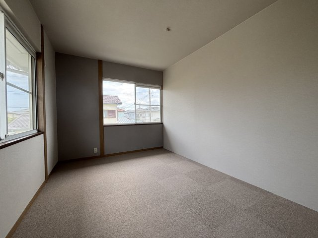 落ち着いた色調の洋室は、寝室としてはもいろん書斎や趣味部屋としても活躍します。