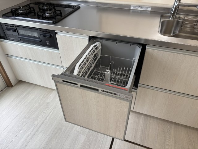忙しい日々をサポートする食洗器付き。家事の負担を軽減し、家族との時間を大切にできます。