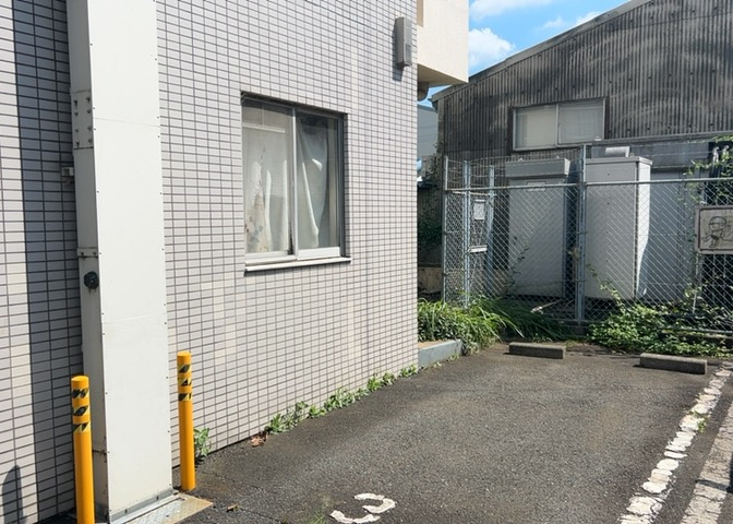 マンションの駐輪場は、事前に空きがあるか確認を取ると安心です。せっかく入居したのに駐輪スペースがない！なんてことになったら大変ですよね。そこで、内見時や購入前にはまず事前に確認しておくと良いでしょう。
