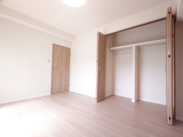 【新設】全洋室クローゼット設置！ウォークインクローゼットもあり、収納が豊富です♪