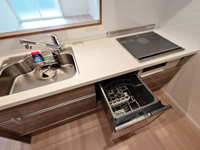 【新品】【新品】洗い物の家事を簡単に！除菌もできる「食器洗浄乾燥機」付きです♪