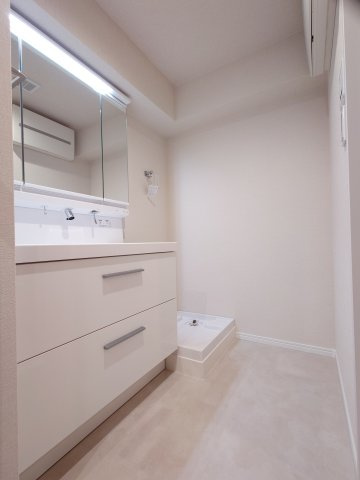 【新品】洗面化粧台交換（ワイドシンク・シャワー切替・三面鏡・トール型収納付き）、お洒落で素敵なデザインです♪