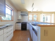 光の差し込むL字型キッチン☆作業スペースもゆとりがあります