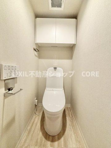 トイレはウォシュレット標準の節水トイレで、デザイン性・清掃性に優れたトイレを採用