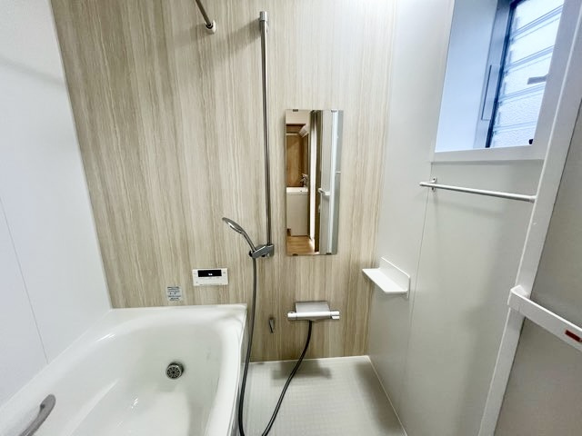 掃除のしやすいユニットバスです♪