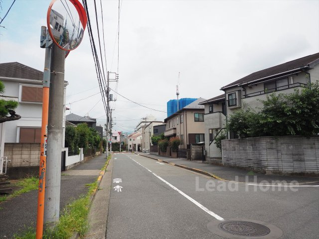 見通しの良い角地で道路からの出入りもスムーズ！毎日の通勤やお子様の送迎もストレスなく行えます♪
