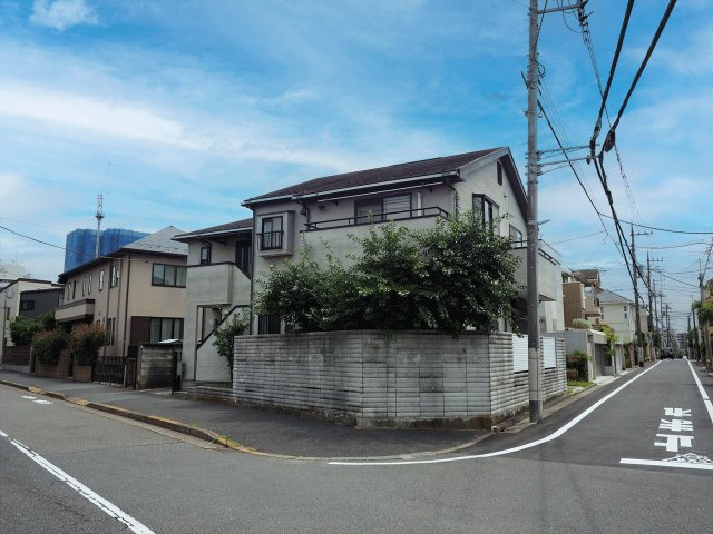 周囲に遮るものが少なく自然光がしっかり届く立地！明るく暖かなお部屋でご家族みんなで快適に過ごせます！
