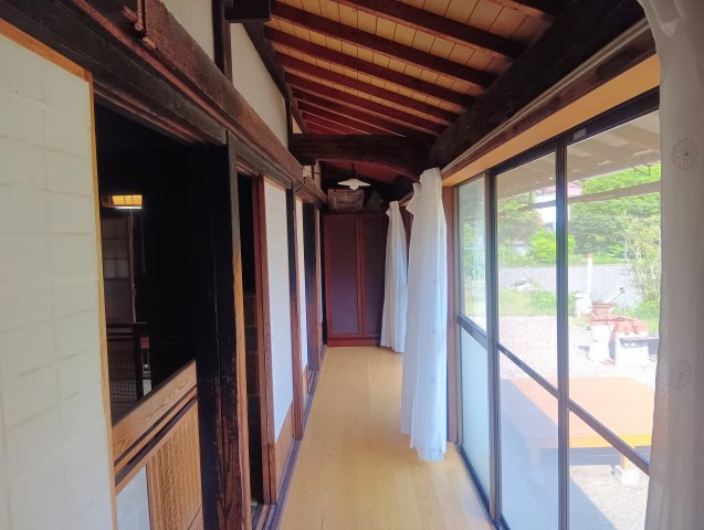 南側の広縁は陽当りがよく、和室に優しい光を提供します！