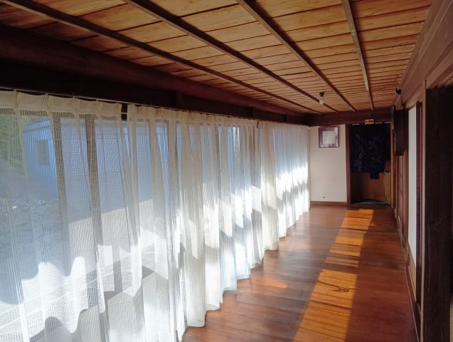 西側広縁は8帖2室分の長さがあり、贅沢な空間です！