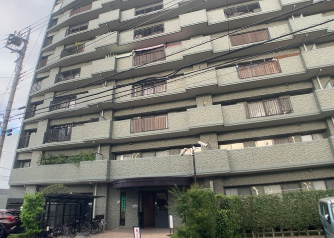 現在の室内や周辺環境の様子をご確認いただける写真です。八王子大横郵便局まで徒歩3分（約173m）と生活利便施設が身近に揃っています。徒歩12分の八王子駅をはじめ複数路線が利用できる立地です。