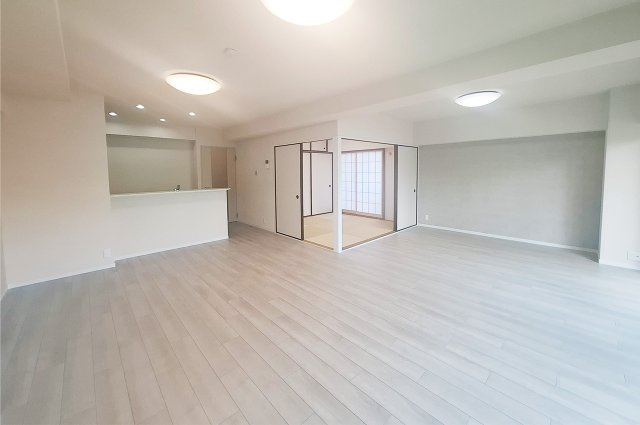 LDK：クロスとフローリングを貼替えるなどリフォーム済み。新生活を気持ちよくスタートできます。