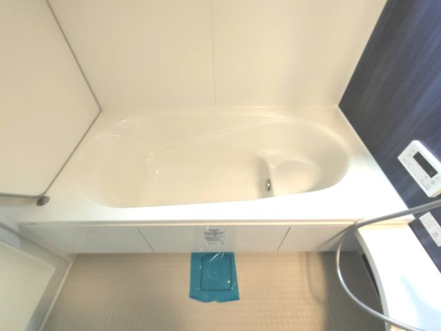【浴室】　ゆったりとくつろげる広さがあります。
