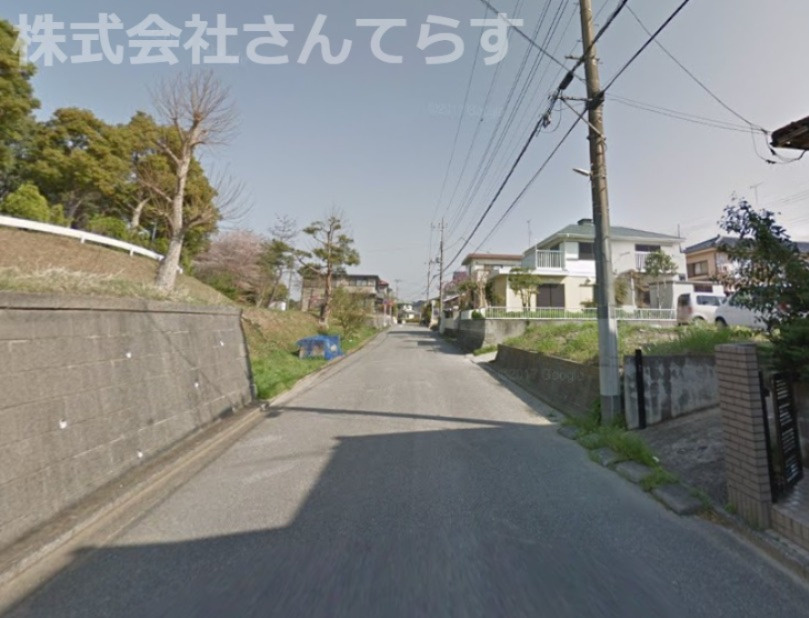 前面道路含む現地写真です