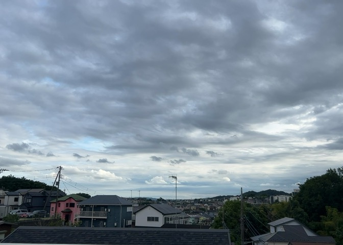 眺望を気にして物件を探す場合、前面に建物が建っていないか現地で確認しましょう！前面に建物があると景色はもちろん、日当たりや風通しにも影響が出てきます。住んだ時のことを想像しながら現地見学をしましょう。