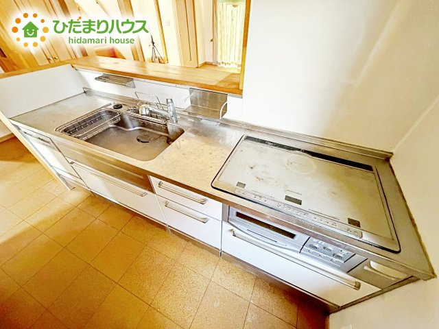 収納が多いのでキッチンの上は常にきれいに保てます！！　お料理がしたくなるそんな嬉しい・楽しいキッチンです♪