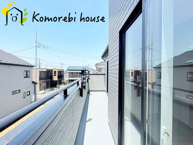 開放的で明るい空間を演出してくれるバルコニーです