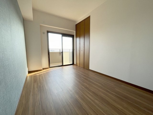 明るく広々とした洋室です。