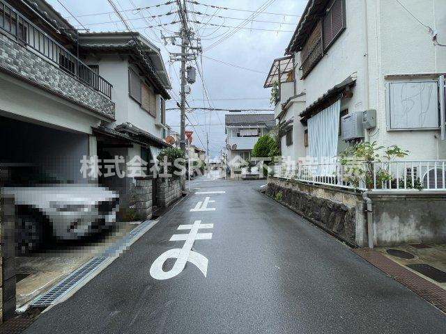 前面道路含む現地写真です