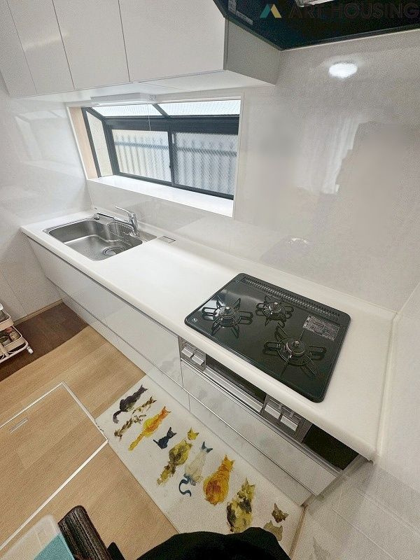 キッチンには出窓があるので風通しが良くなり換気能力がUPします！