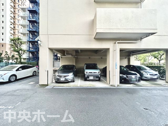 【敷地内駐車場】最新の空き状況や費用などの詳細は担当スタッフまでお問い合わせください。