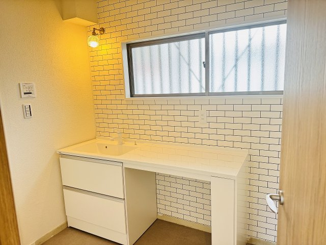 ～ワイドカウンター付きの独立洗面台～