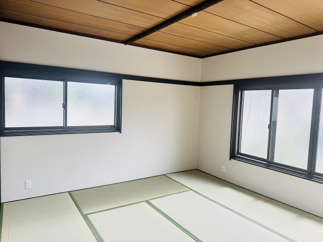 ～2階8.0帖の和室　2面採光で明るく風通しの良いお部屋です～