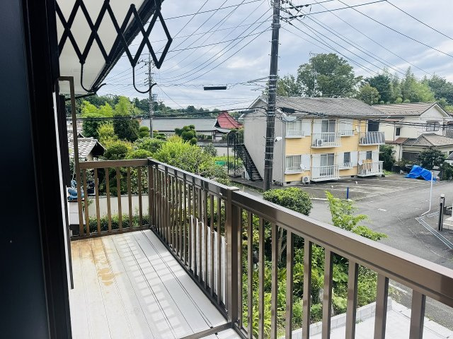 ～2部屋から出入り可能なバルコニー　陽当たり良好、洗濯物がよく乾きそうです～