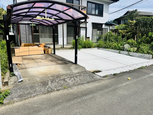 ～カーポート付き、駐車場2台分増設　並列3台駐車可能です～