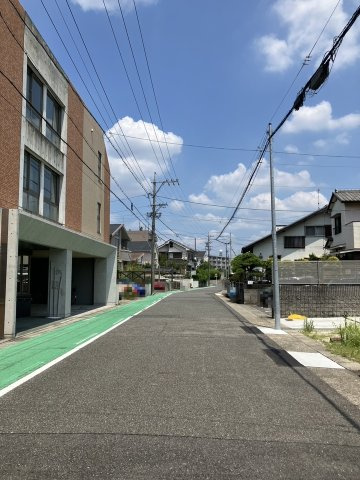 前面道路含む現地写真です